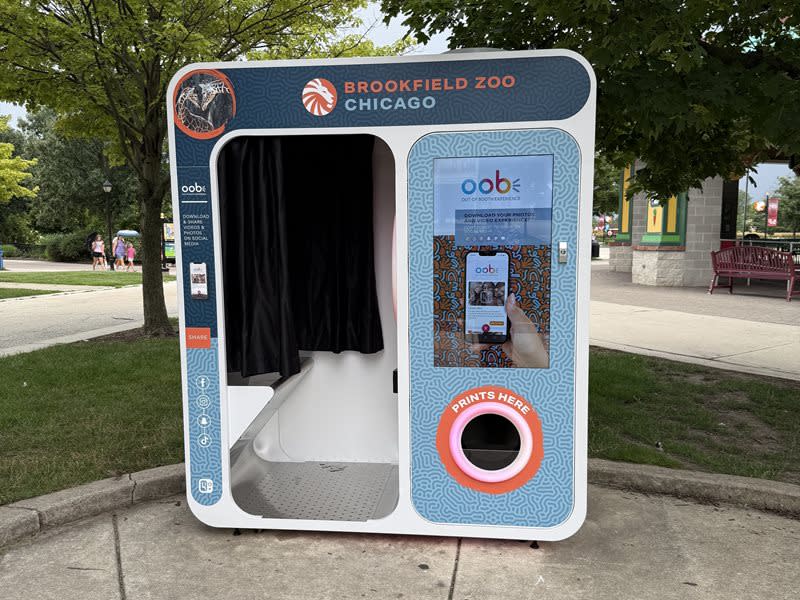 A photograph of a photo booth at Brookfield Zoo Chicago.