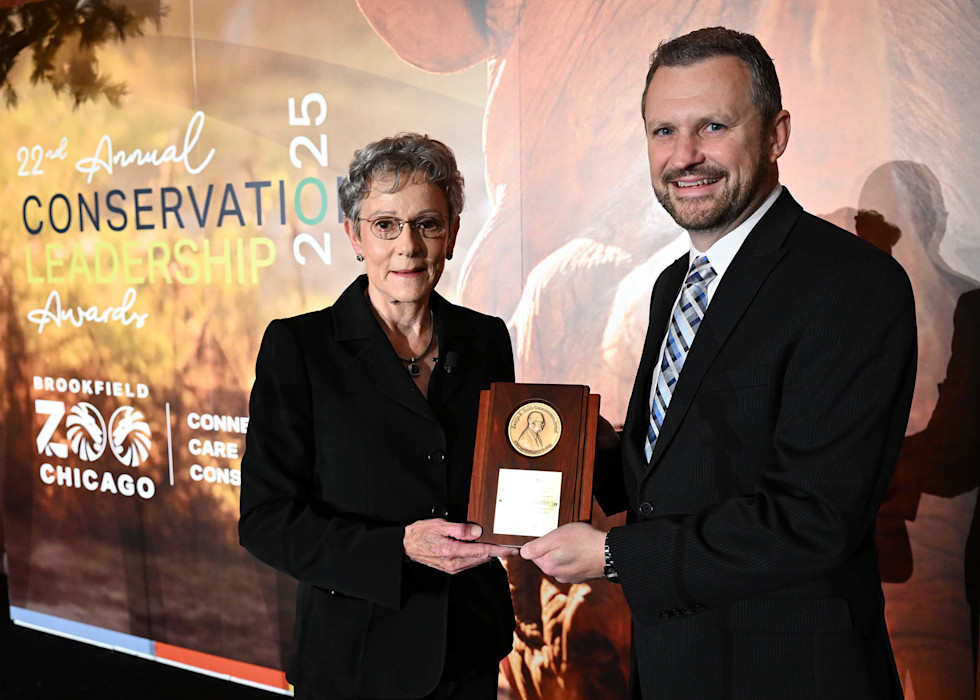 Dr. Mike Adkesson presents a conservation award. 