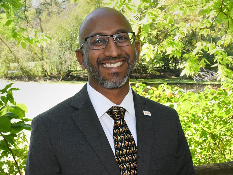 Headshot of Dr. Sathya Chinnadurai, Senior Vice President, Animal Health, Welfare & Science, Brookfield Zoo Chicago