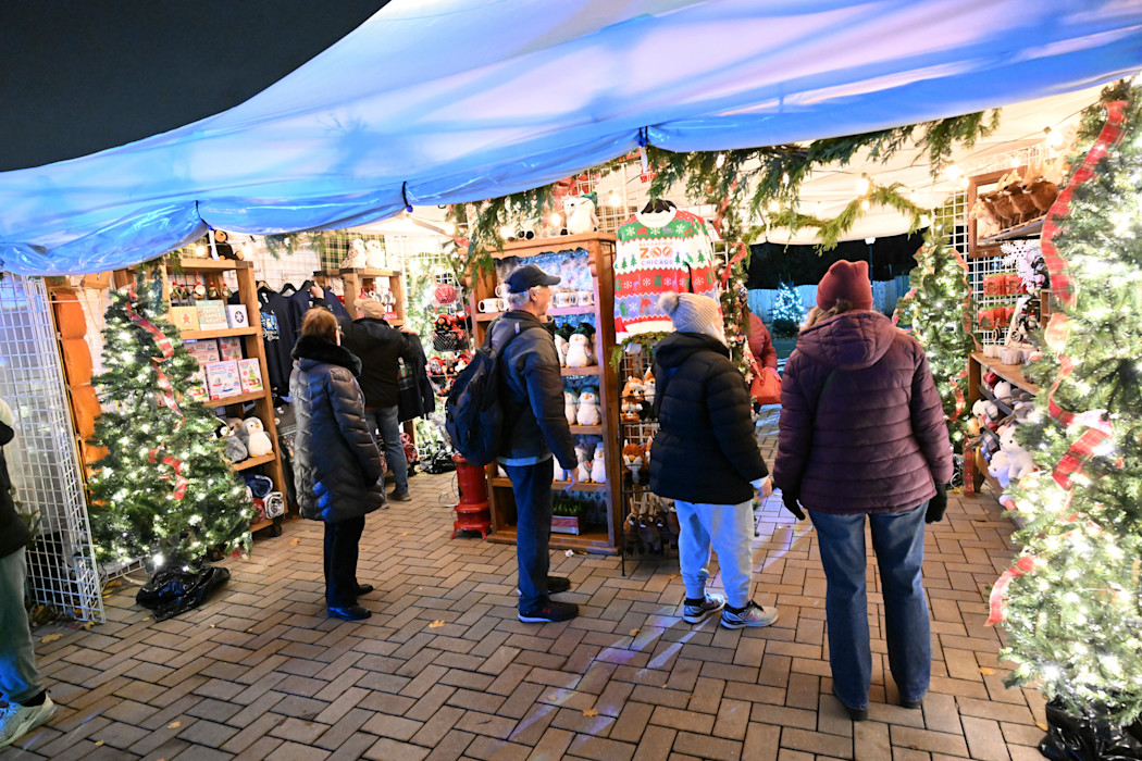 The Holiday Magic shopping market