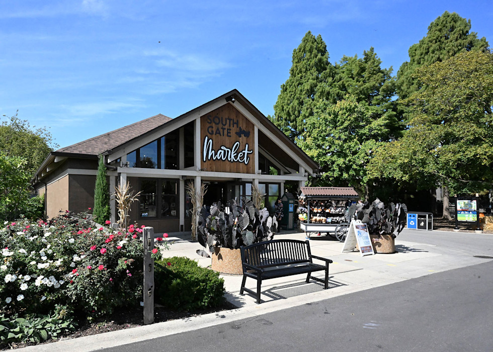 The exterior of the South Gate Market gift shop. 
